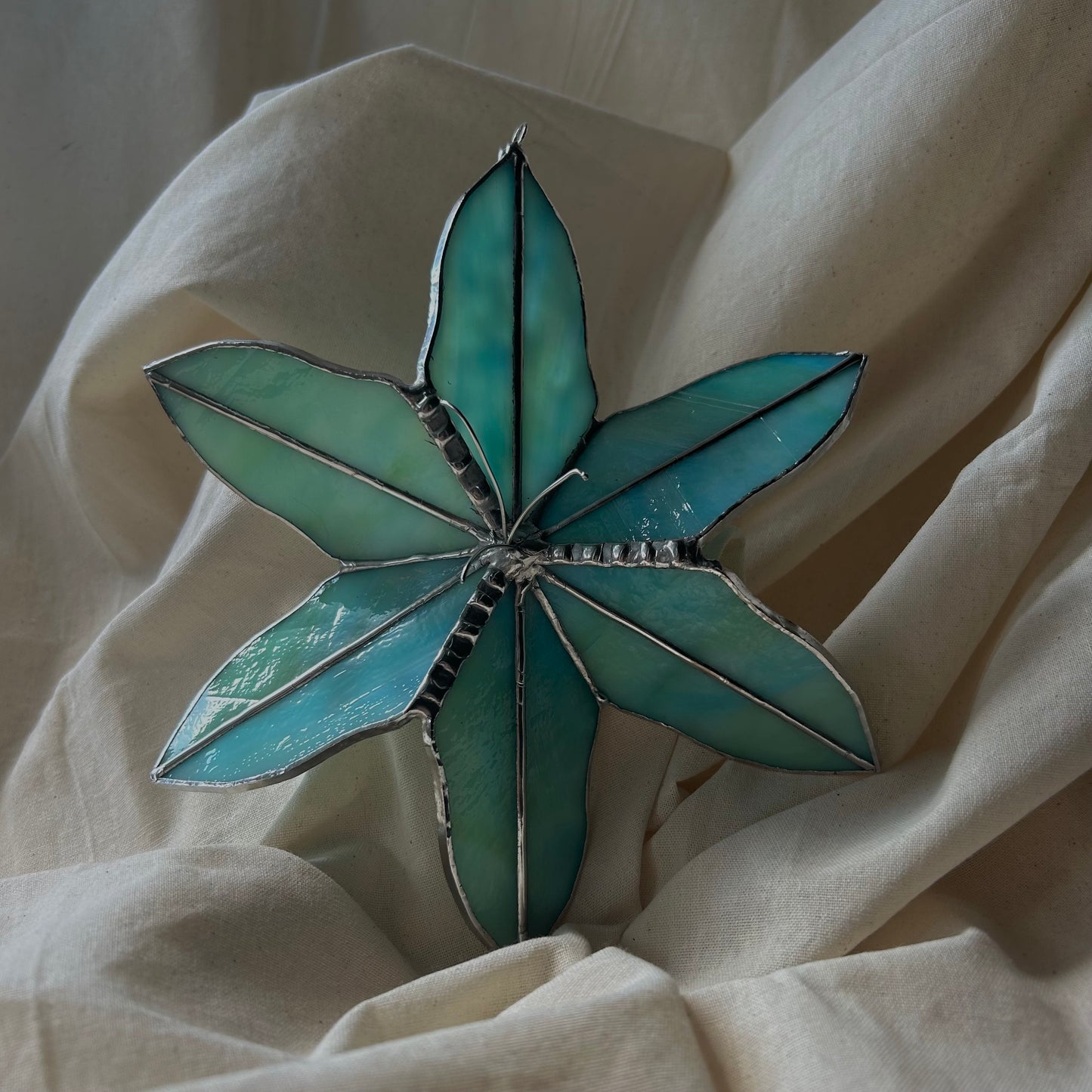 Stained glass lily spinner